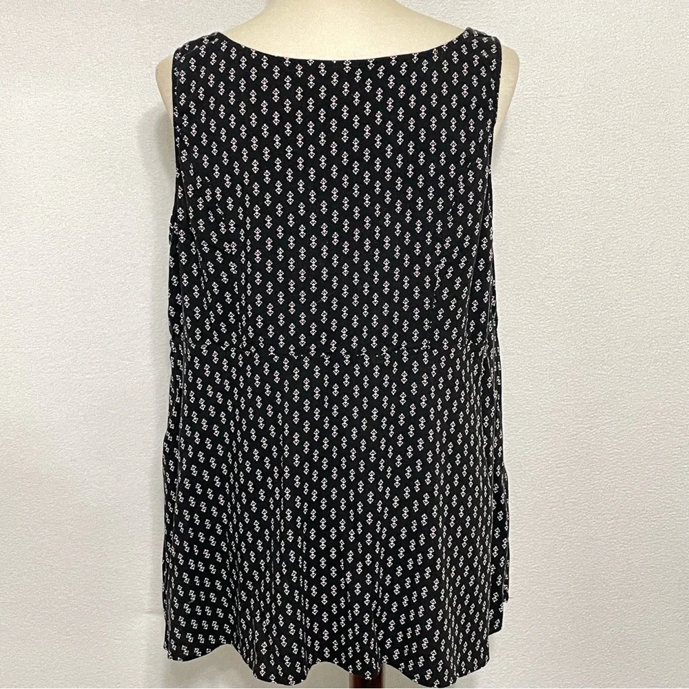 Torrid Boho Black Sleeveless Empire Waist Tank Top Sz 2 US 2X 18–20 Hook Detail